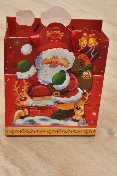 Красочный рождественский подарочный пакет — стоковое фото