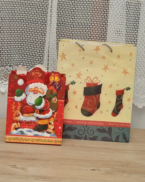 Sacos de presente de Natal coloridos — Fotografia de Stock