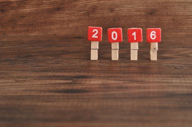 ahşap arka plan üzerinde 2016