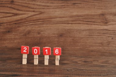 ahşap arka plan üzerinde 2016