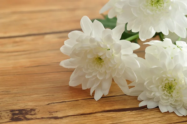 Astrofes blancos sobre fondo de madera — Foto de Stock