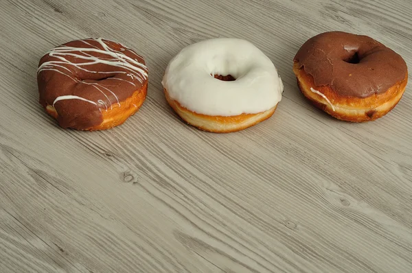 Chocolade bedekt donuts — Stockfoto