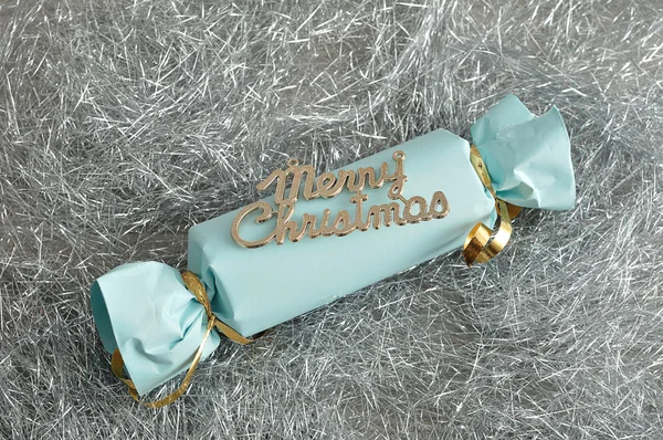 Синий самодельный рождественский сухарь с веселым Рождеством — стоковое фото