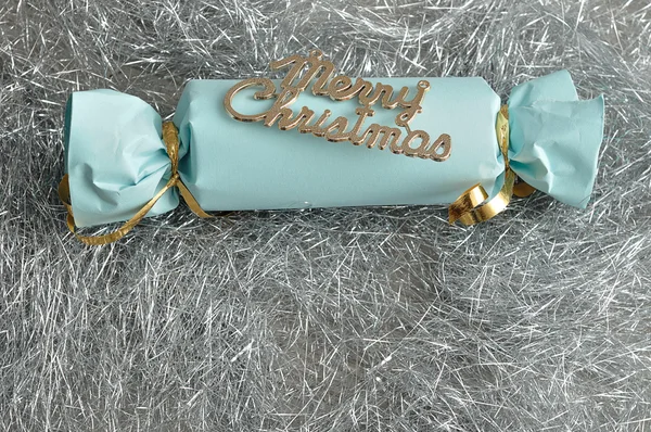 Синий самодельный рождественский сухарь с веселым Рождеством — стоковое фото