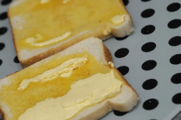 Toast mit schmelzender Butter — Stockfoto