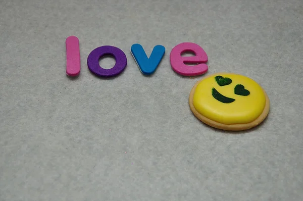 Amour Emoji Avec Mot Biscuit Amour Avec Mot Heureux Sur — Photo
