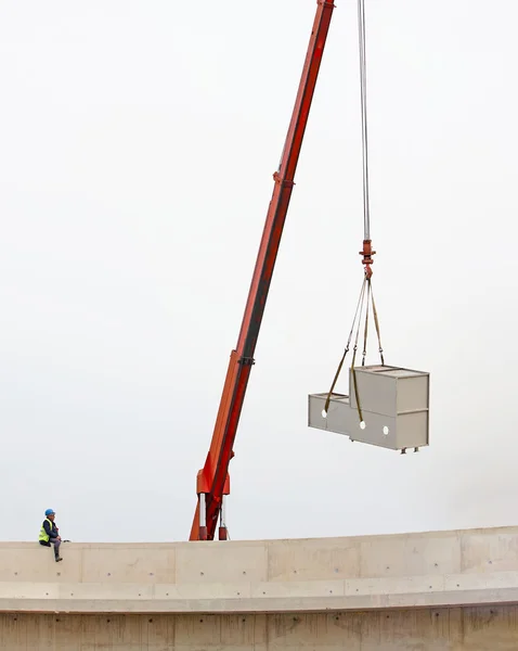 Crane carrying a cargo — Stock Photo, Image