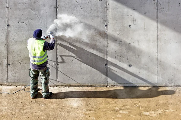 Trabalhador do construtor no local — Fotografia de Stock