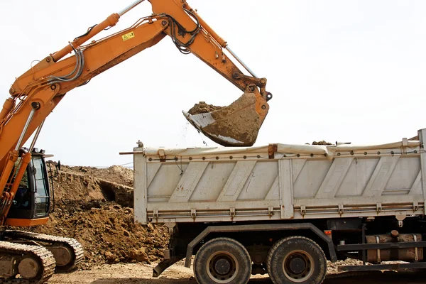 Camion de chargement de pelle — Photo