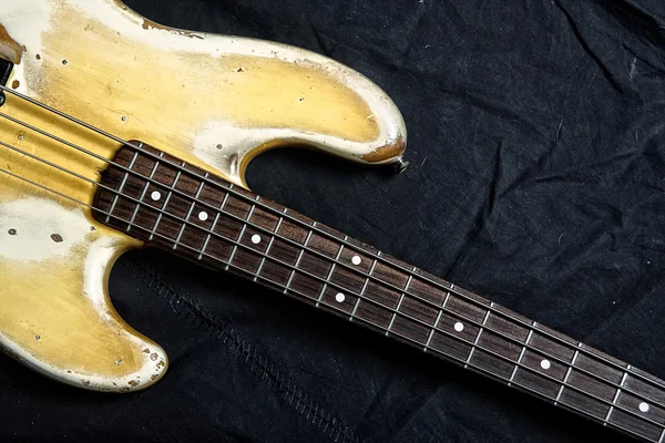 Alte Bassgitarre — Stockfoto