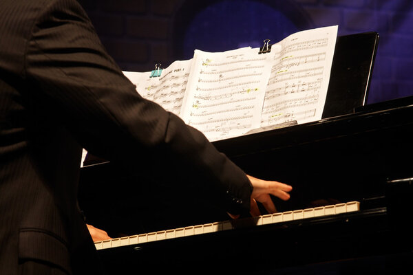 Игра на пианино
