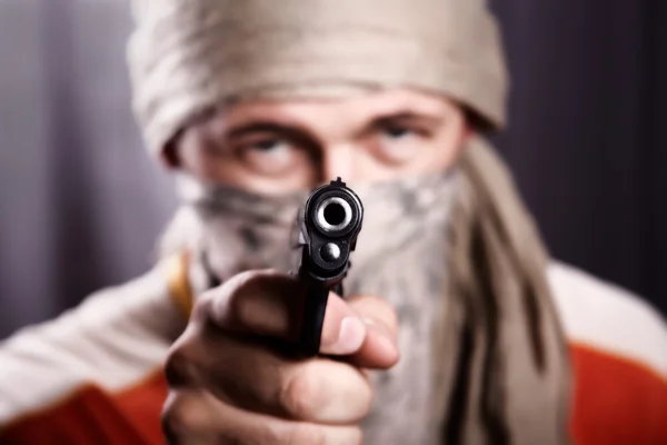 Man holding a gun — Stock Photo, Image