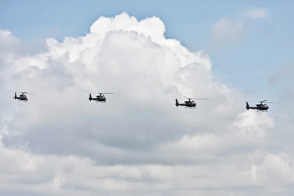 Helicóptero no céu — Fotografia de Stock