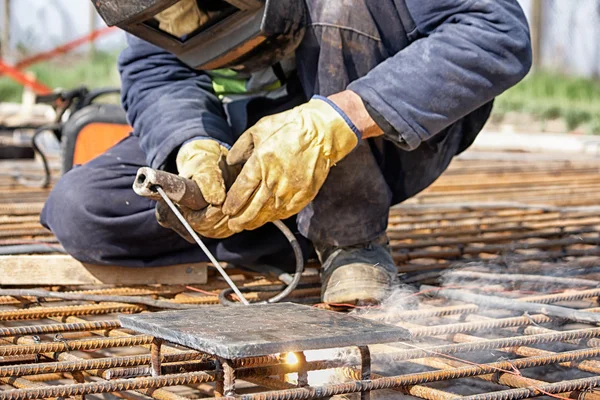 Schweißen auf der Baustelle — Stockfoto