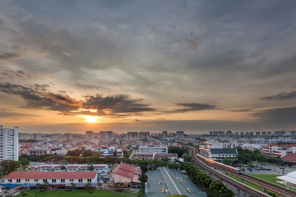 Sonnenaufgang über eunos Wohngebiet — Stockfoto