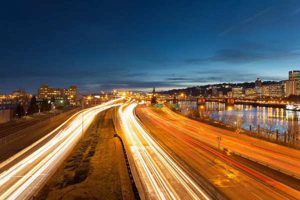 Portland Oregon interestadual Freeway trilhas de luz — Fotografia de Stock