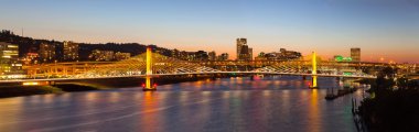 Portland manzarası Panorama ile geçiş Tilikum