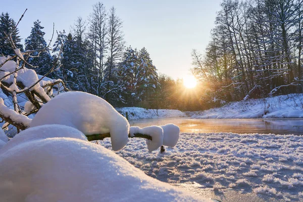 Ranní Krajina Řece Během Silných Mrazů Sněžení — Stock fotografie