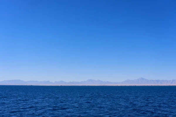 Paysage Marin Rêve Avec Vue Sur Montagne Contre Ciel Bleu — Photo