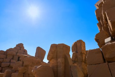 Mısır Karnak Tapınağı kalıntıları, Luxor 'daki en büyük açık hava müzesi.
