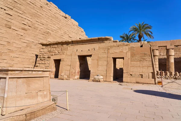 Luxor Egipto Enero 2021 Complejo Templos Karnak Una Vasta Mezcla — Foto de Stock