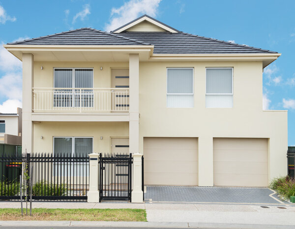 Современный пригородный дом
