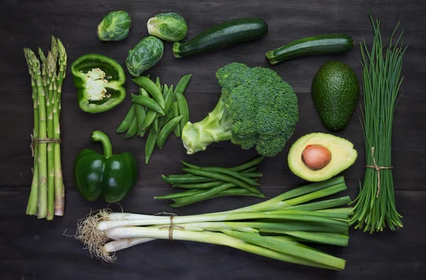 Produtos hortícolas orgânicos verdes frescos — Fotografia de Stock