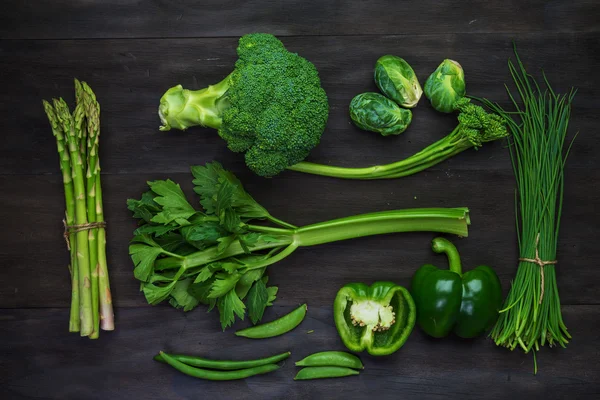 Produtos hortícolas orgânicos verdes frescos — Fotografia de Stock