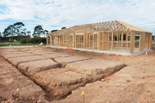 Nova casa de construção enquadramento. — Fotografia de Stock