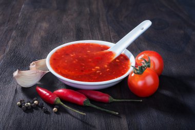kırmızı sıcak tatlı biber Sos