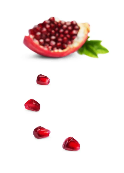 Pomegranate seeds and juicy  slice — Stock Photo, Image