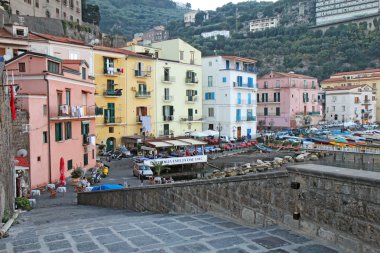 Binalar, bağlantı noktası, Marina Grande Sorrento, İtalya adlı dus
