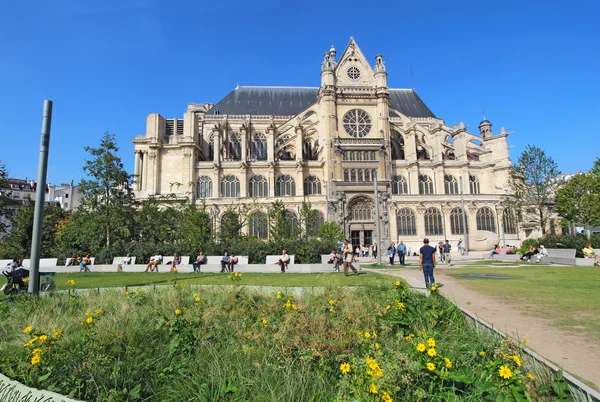 Церква Святого Євстафія з Нельсоном Манделою саду, Париж, Fra — стокове фото