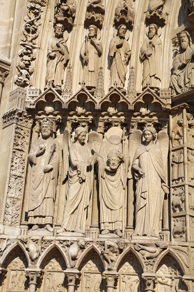 Statues à gauche du Portail de la Vierge, Notre Dame cath — Photo