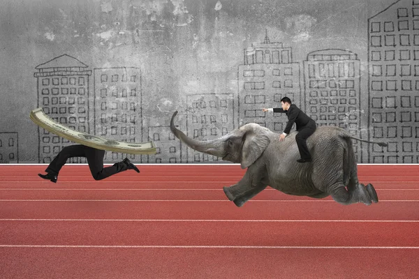 Muž s ukazováčkem na koni běží po penězích slon — Stock fotografie