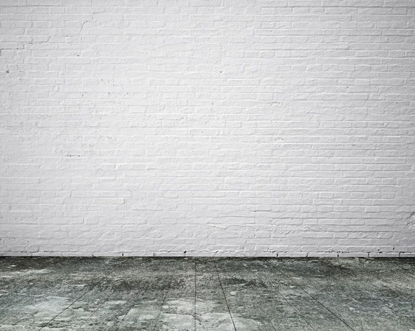 白色的砖壁，背景脏旧木地板 — 图库照片