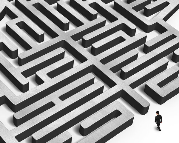 идя к огромному лабиринту
