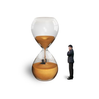 Yöneticisi nezaret üzerine beyaz izole kum saati sular altında çalışan