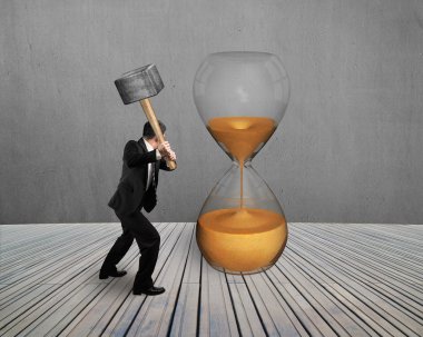 Elini tut kum saati strike için çekiç