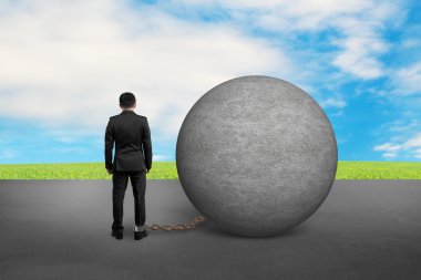 Beton topu ile yakalanan iş adamı