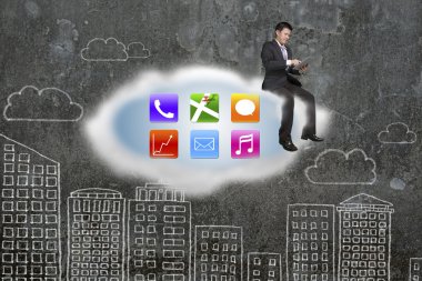 işadamı app simgeleri bulut karalamalar duvar ile tablet kullanma