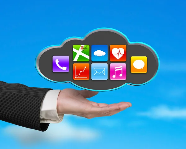 Uomo d'affari che mostra nuvola nera con icone delle app e backgroun cielo — Foto Stock