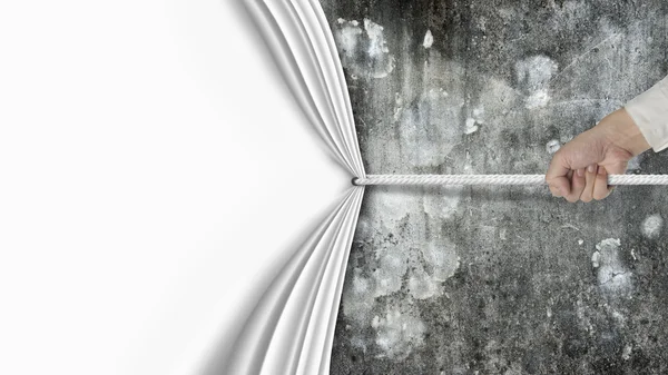 boş perde çekerek el eski kirli benekli beton wa kaplı