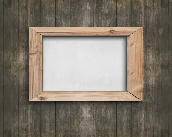 Placa branca com moldura de madeira na parede de madeira marrom velha — Fotografia de Stock