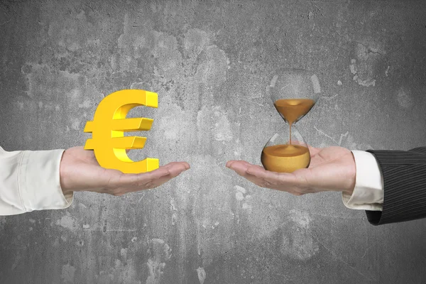 Euró szimbólum és az óra üveg két kezével — Stock Fotó