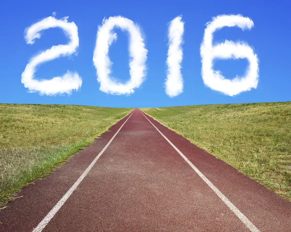 2016 año forma nubes con pista de atletismo —  Fotos de Stock