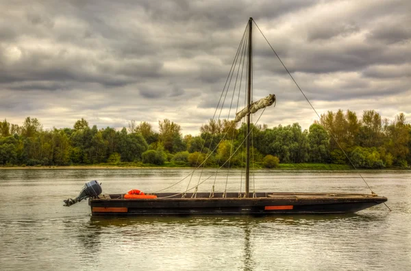 Barco de madera en el valle del Loira — Foto de Stock