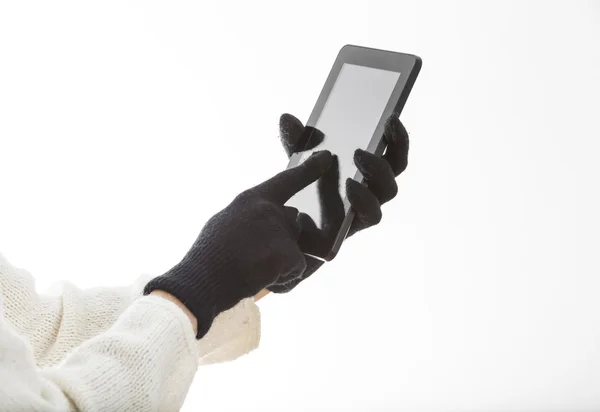 触摸屏在平板电脑上戴着手套的手 — 图库照片