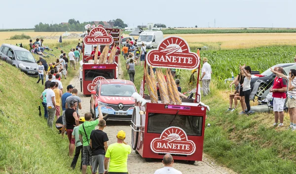 Banette karavana na dlážděné silnici - Tour de France 2015 — Stock fotografie