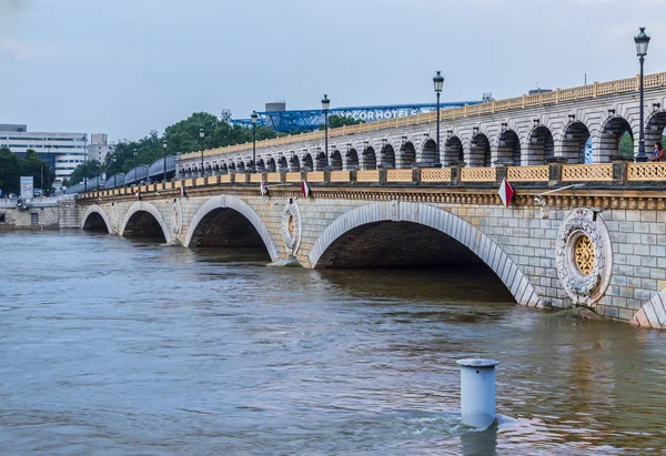 Річки Сени повені в Парижі — стокове фото